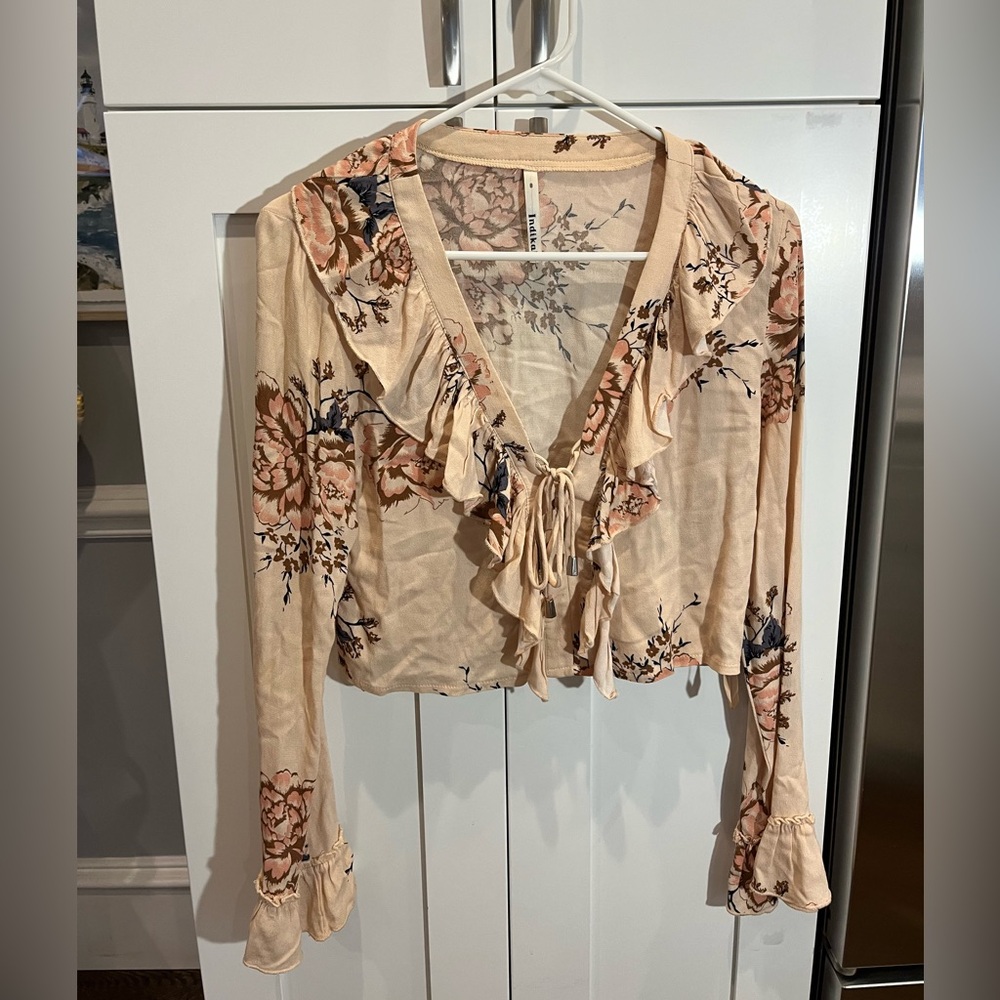Indikah pale pink floral cropped blouse with lace up neckline US 2 (AU 8)